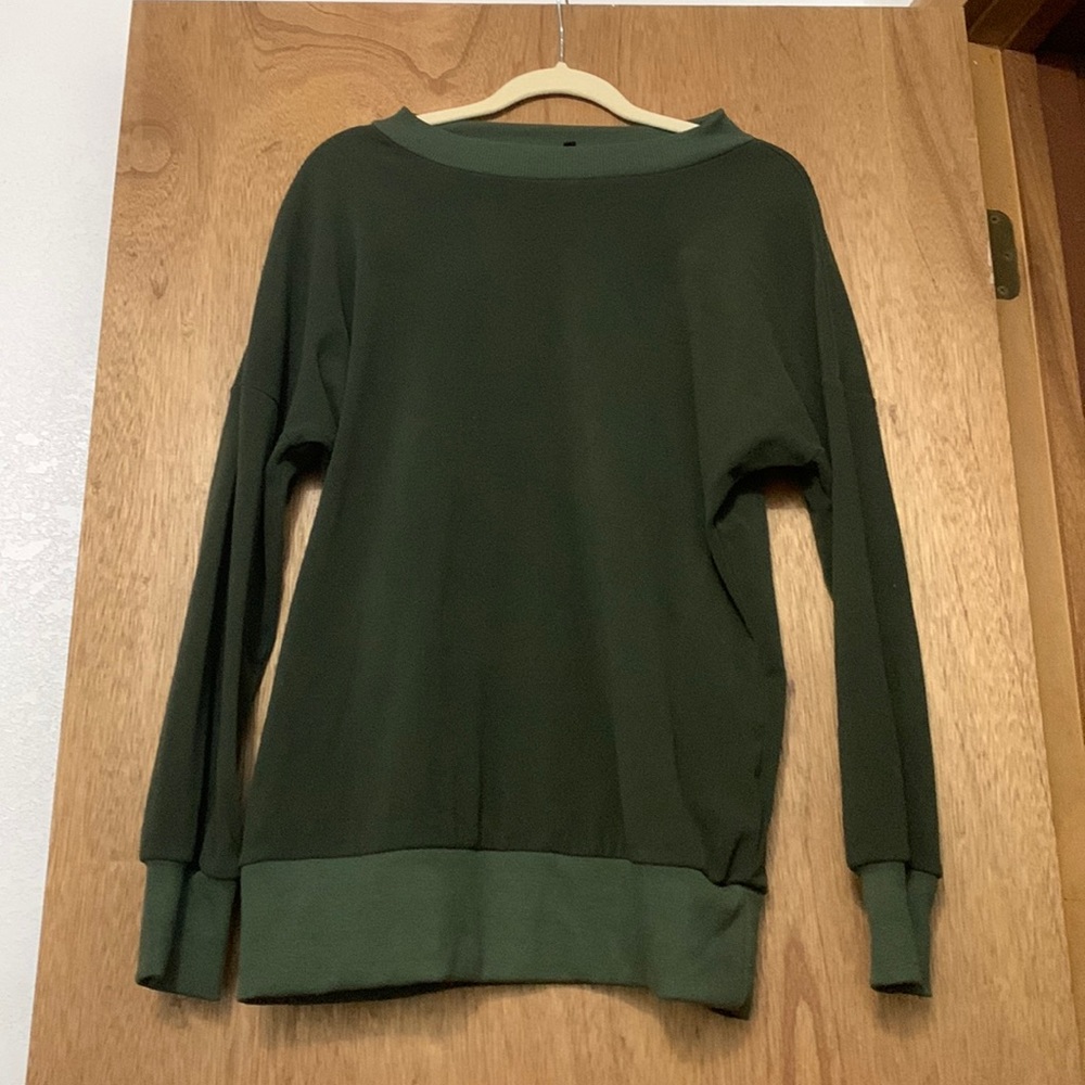 Green crew neck sweater